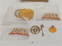 5 NEW PIECES OF VINTAGE AVON JEWELRY WITH CHARM