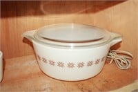 Vintage Pyrex Bowl ( 2.5 qt.)