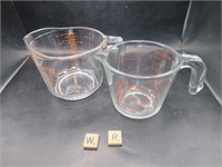 2 GLASS MEASURING CUPS