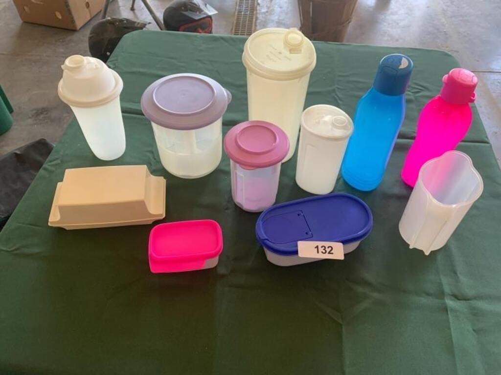 Assorted Tupperware