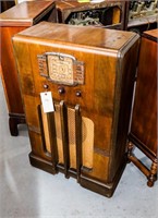 RCA 88K 1937 Console Radio / Original Cabinet and