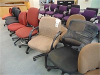 aprox 18 office chairs
