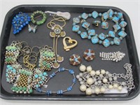 NICE LOT OF COSTUME NECKLACE, PINS AND MORE