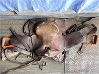 Leather & wooden saddle in good condition.