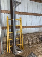2 SCAFFOLDING SIDES AND RAILS