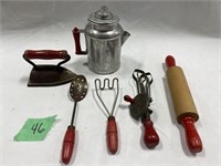 Flat of Childs kitchen items
