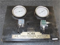 YORK AIR CONDITION PRESSURE GUAGES DISPLAY