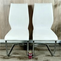 2 chaises avec vinyle blanc et chromées