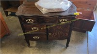 Curved front commode