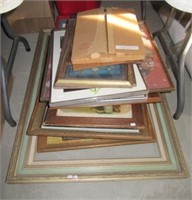 (25+) Picture frames, paintings, stained glass,