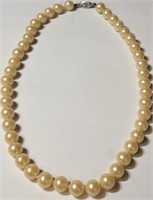 T - PEARL NECKLACE W/ 14K GOLD CLASP (L65)