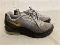 Nike Air Max Invigor Shoe Size 8