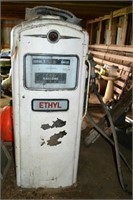 Vintage Bennett Gas Pump