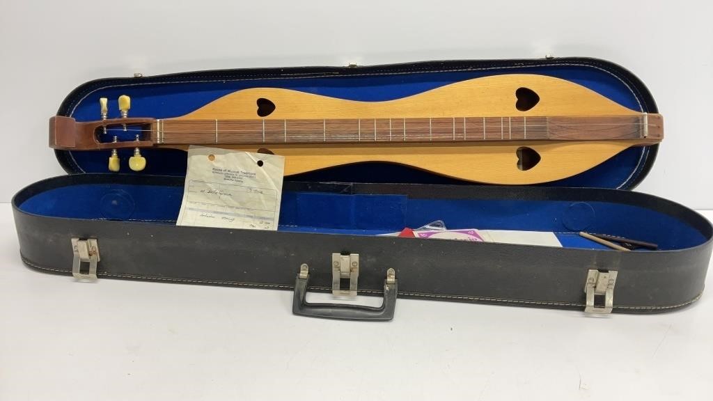 Vintage 35’’ Dulcimer with extra strings and hard