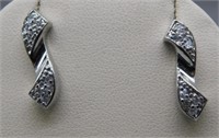Sterling Silver earrings, weight 2.40 grams.