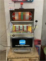 IGT 25¢ SLOT MACHINE WITH BASE