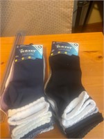 2 new Isotoner women’s 6 pairs super soft socks
