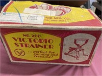 Victorio No. 200 strainer (in box)