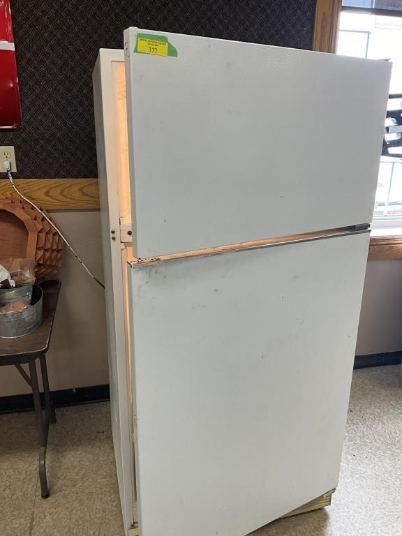 Amana refrigerator freezer