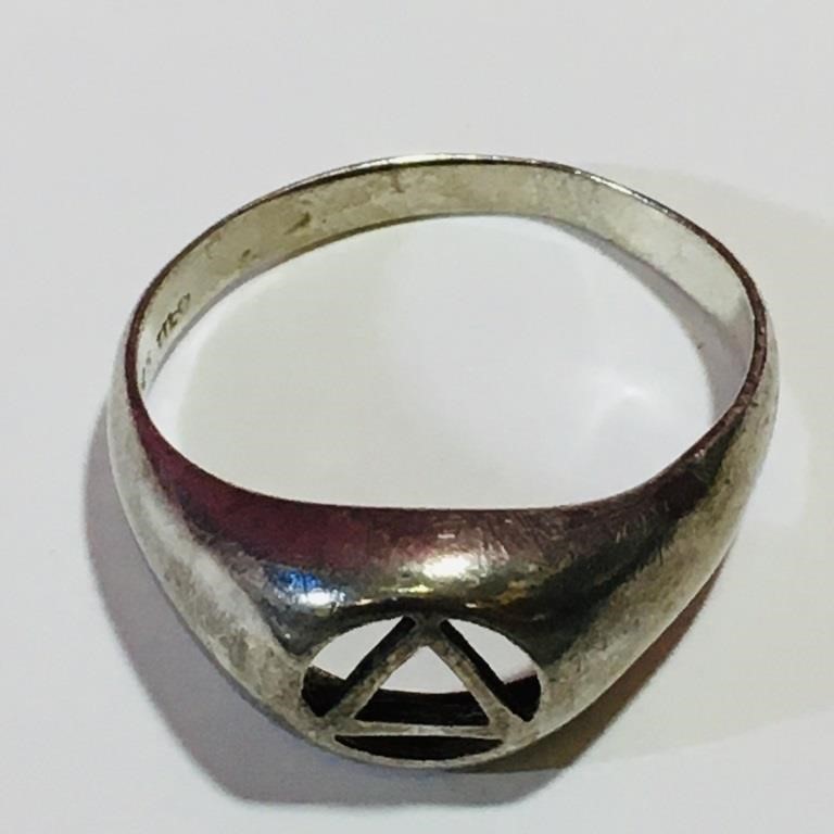 Sterling Silver Ring (Size 8 1/2)