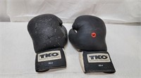 VINTAGE BOXING GLOVES