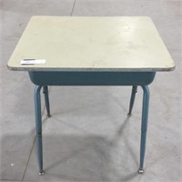Metal/wood school desk 20x24x29