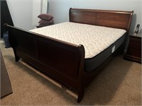 Broyhill Wooden King Size Bed Frame