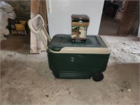 Igloo cooler & bark control