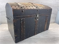 DECORATIVE STORAGE TRUNK