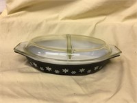 Pyrex SNOWFLAKE Oval Divided Dish w Divided Lid