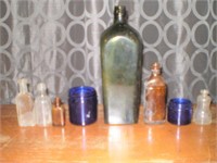 Lot de bouteilles et pots anciens