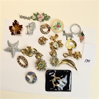 Lot of brooches