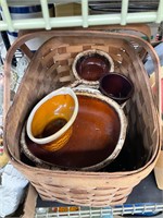 Basket with brown pottery