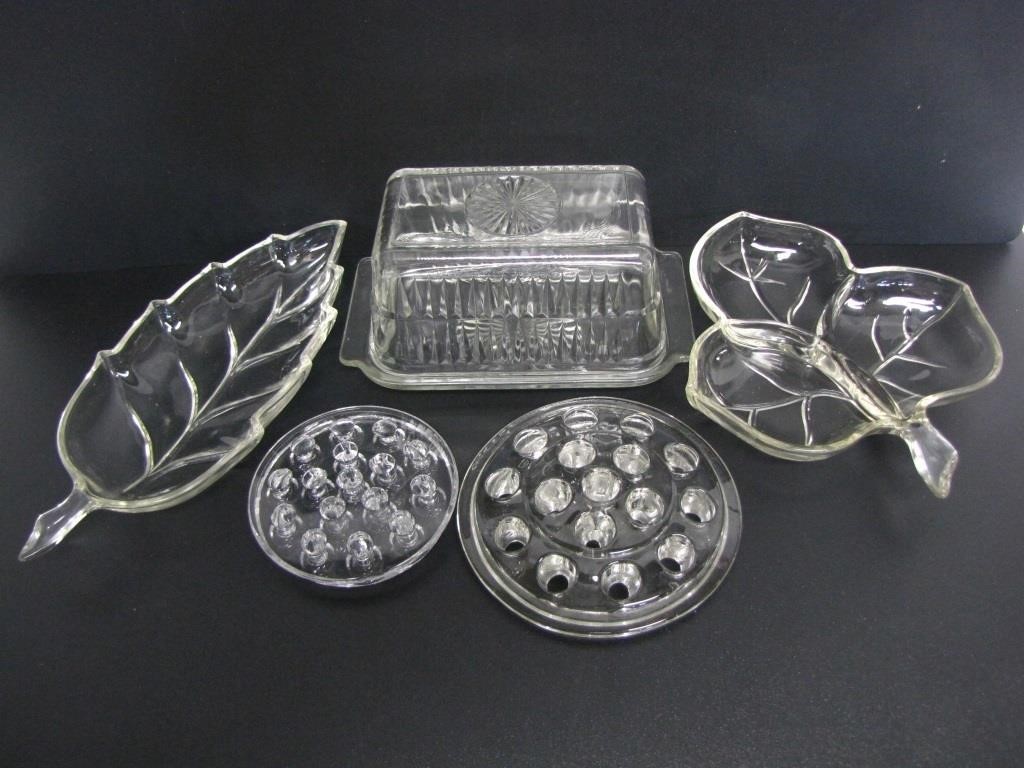 ASSORTED GLASS SERVING TRAYS & FLOWER FROGS