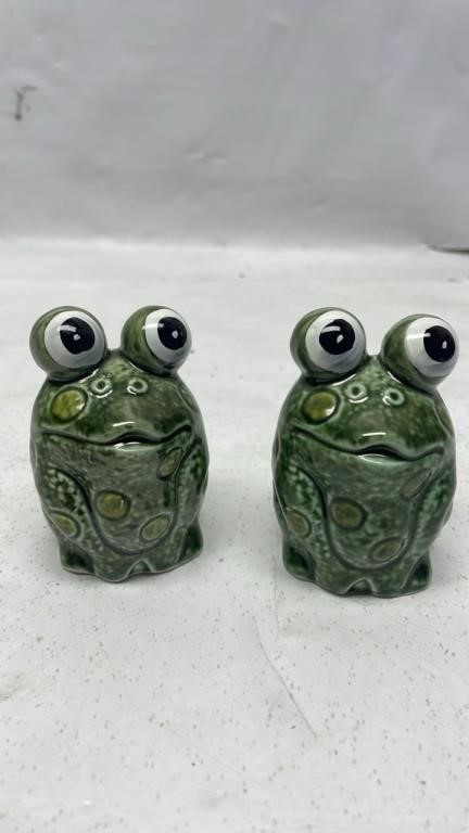 Vintage Frog Salt Pepper Shakers pair