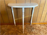 White Wood 3 Leg dimilune Table