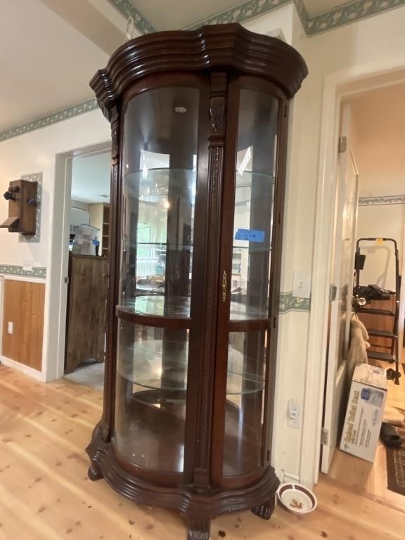 Beautiful Glass & Wood curio cabinet