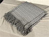 Diamond Patterned Grey Throw Blanket