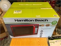 Hamilton Beach 900 watt microwave - new