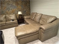 Lazy Boy Sectional Leather with rest 
Has