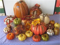 LOT: Beautiful Holiday Thanksgiving Pumpkins