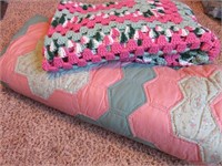 Quilt and Afghan - Large Whte and Pink Flowers