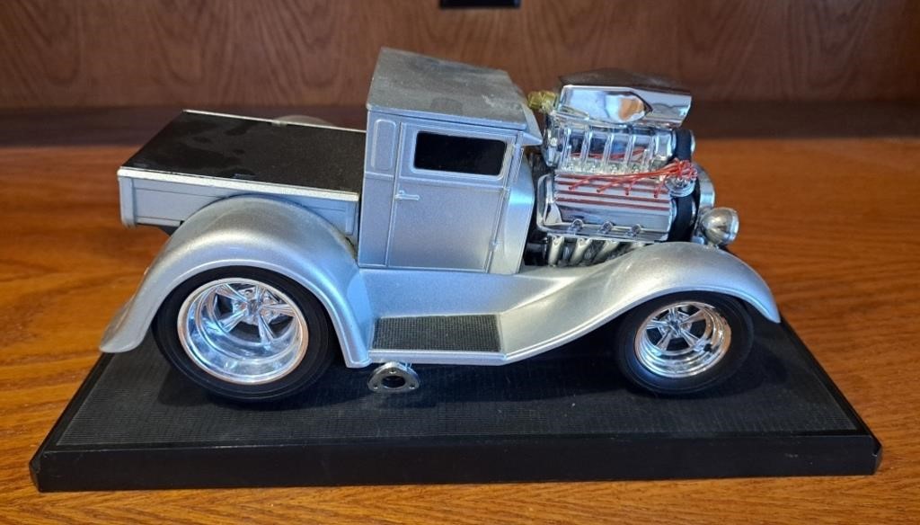 Muscle machine hot rod truck toy model