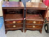 Pair: Henredon mahogany nightstands