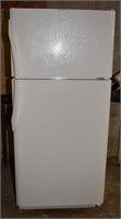 FRIGIDAIRE 8.2 CF FROSTPROOF REFRIGERATOR / FREEZR