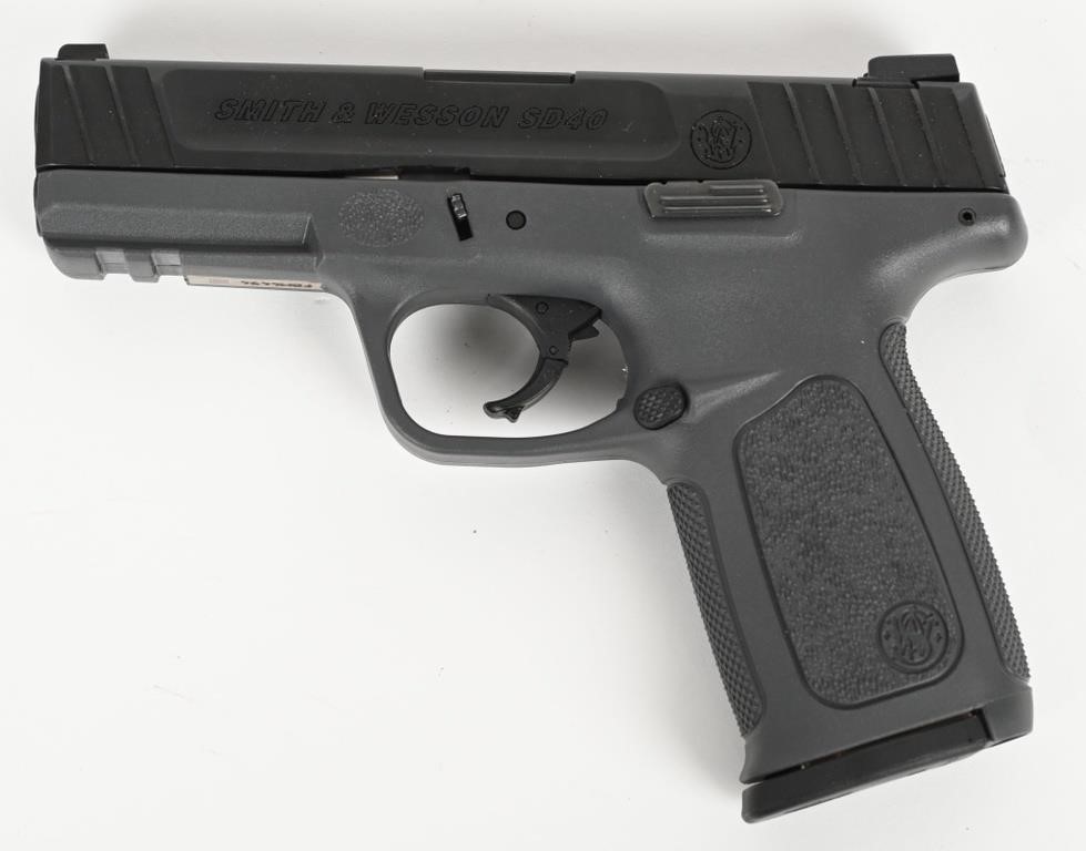 SMITH & WESSON MODEL SD40 SEMI AUTOMATIC PISTOL