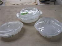 3 PIECES OF CORNINGWARE WITH LIDS