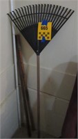 Rake-Flag Pole