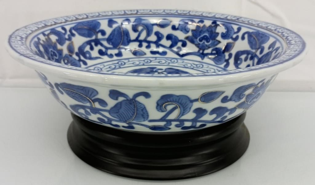 Porcelain bowl with stand 10"
