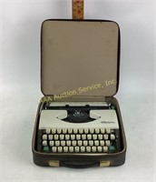 Olympia De Luxe Typewriter please see photos